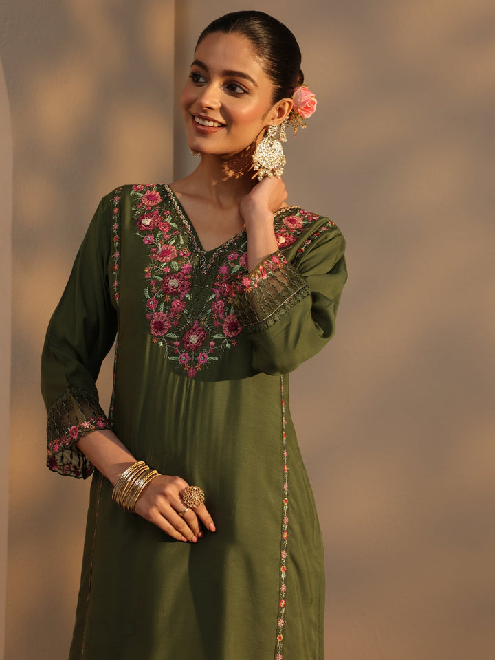 Green Ethnic Embroidered Silk Blend Straight Suits Set With Dupatta