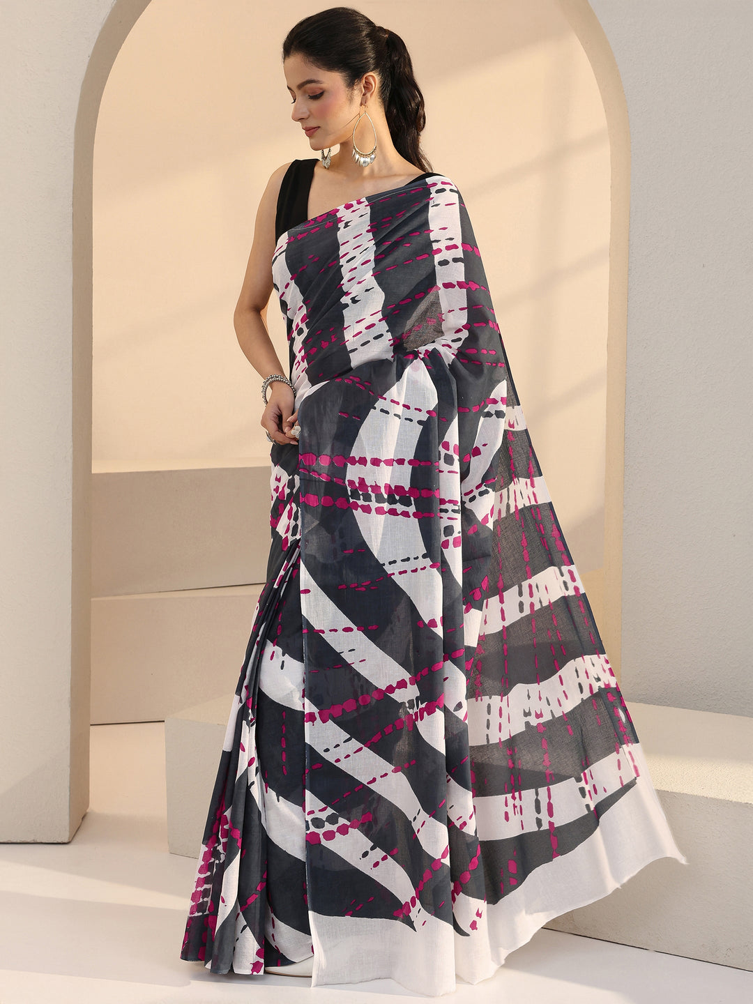Libas Grey Geometric Print Cotton Saree