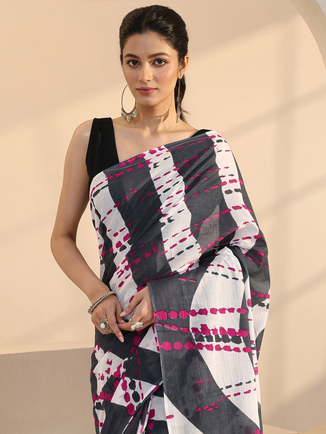 Libas Grey Geometric Print Cotton Saree
