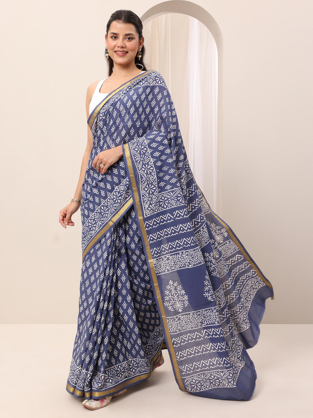Blue Printed Cotton Saree With Unstitched Blouse