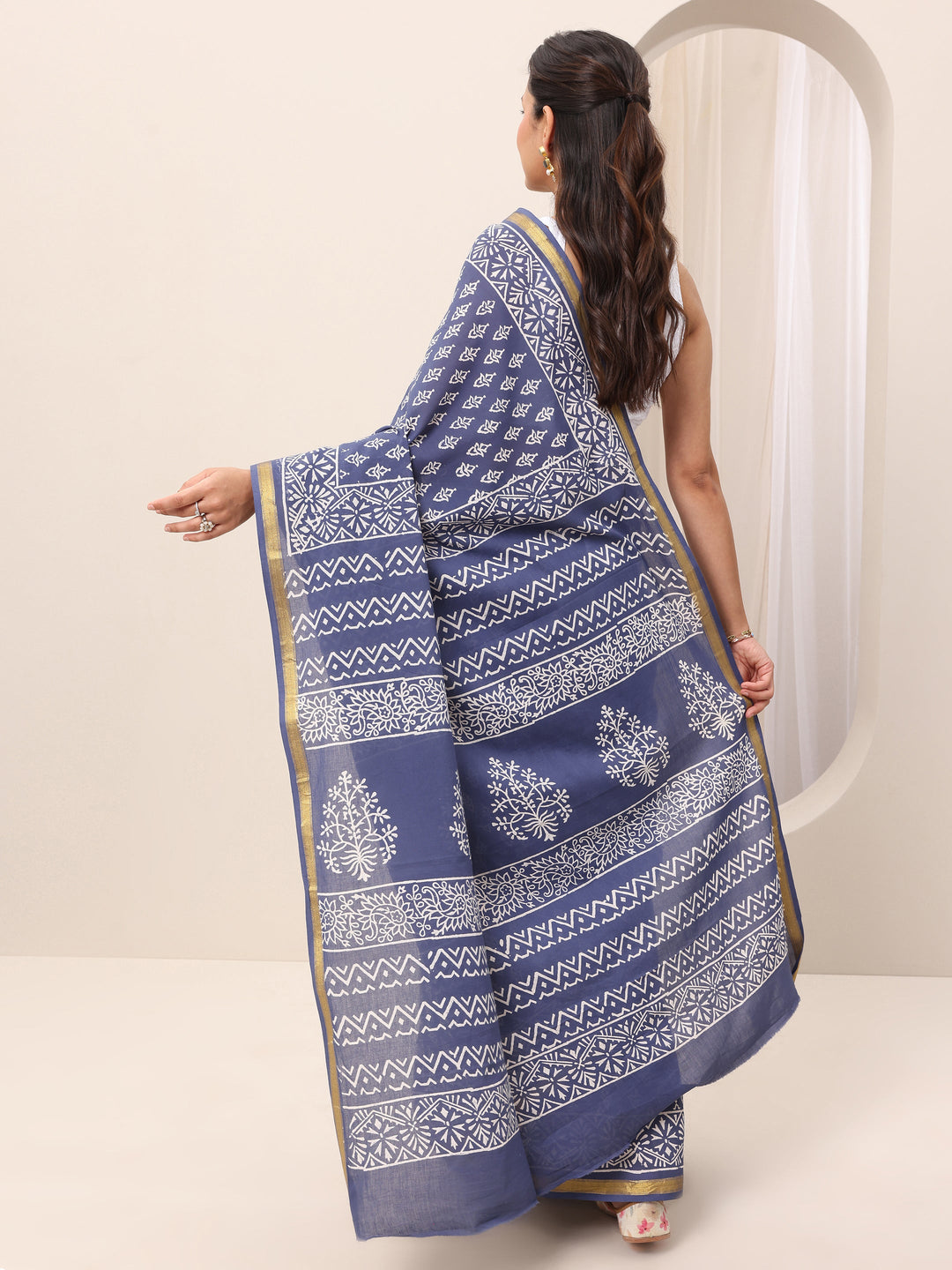 Blue Printed Cotton Saree With Unstitched Blouse