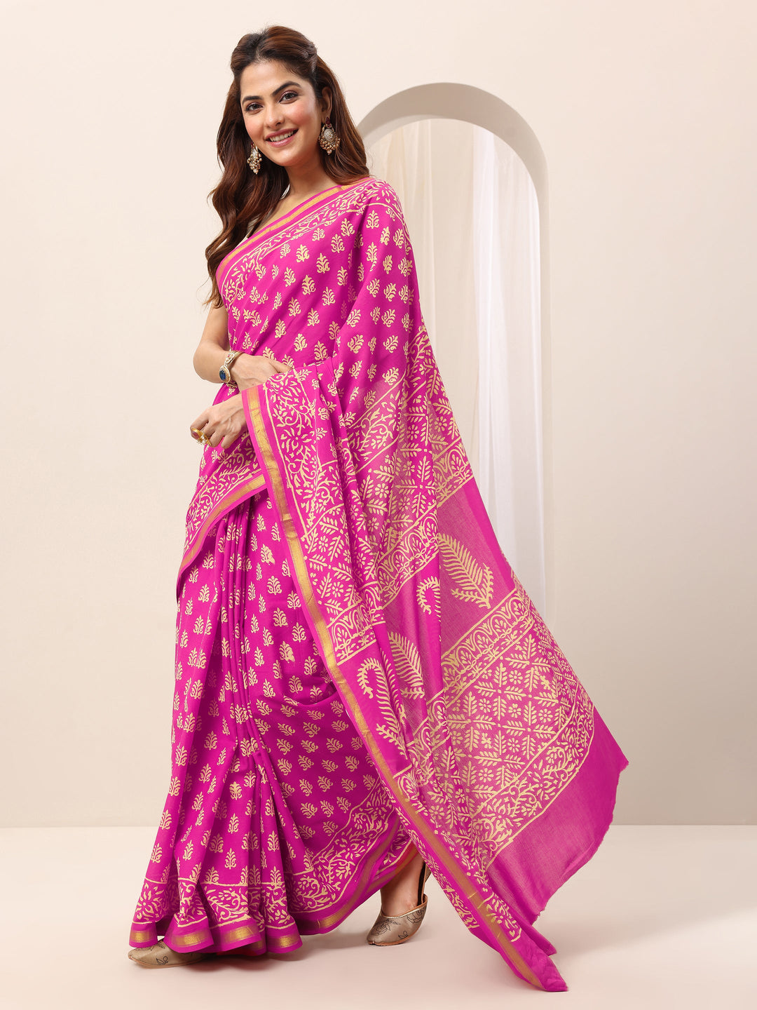 Pink Printed Cotton Saree With Unstitched Blouse