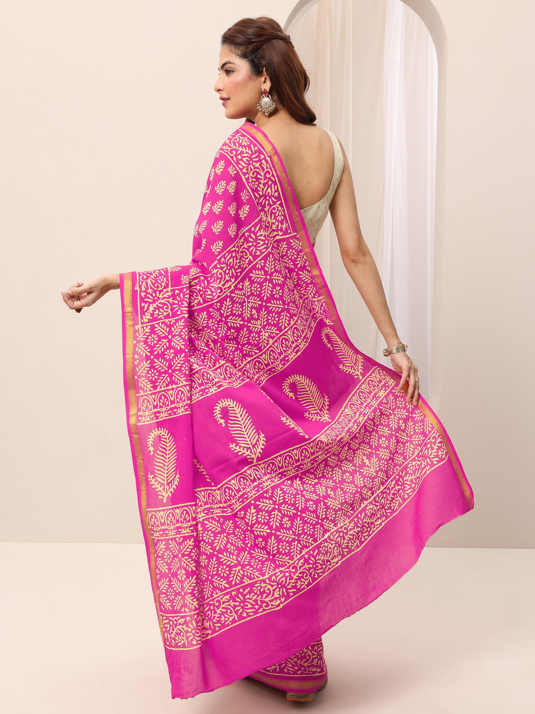 Pink Printed Cotton Saree With Unstitched Blouse