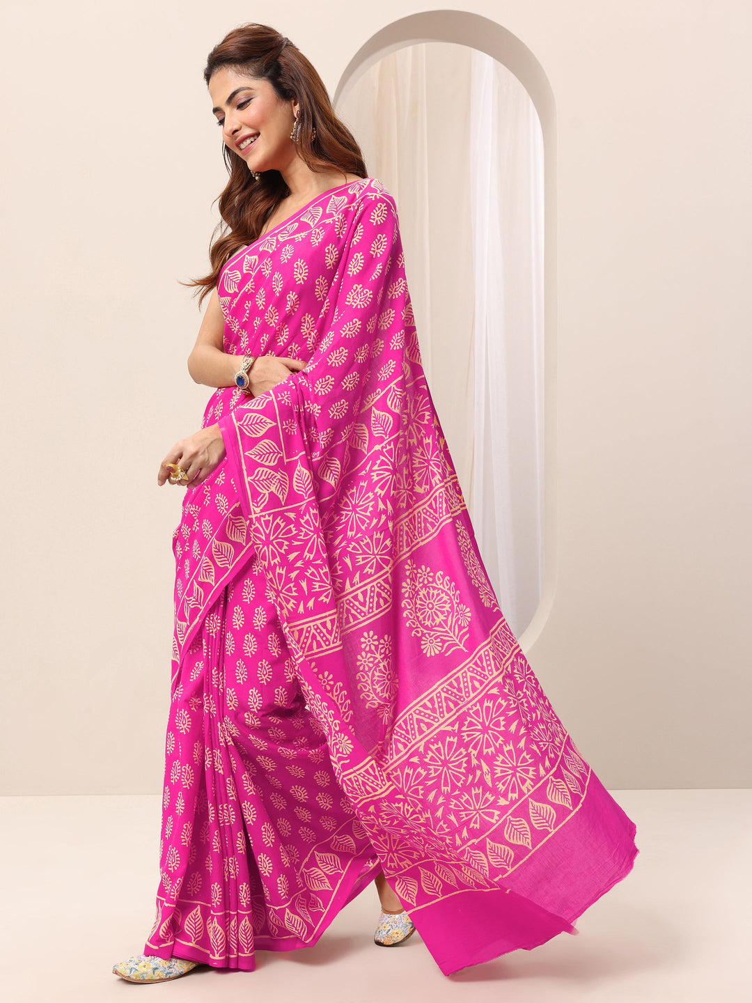 Pink Printed Cotton Saree With Unstitched Blouse