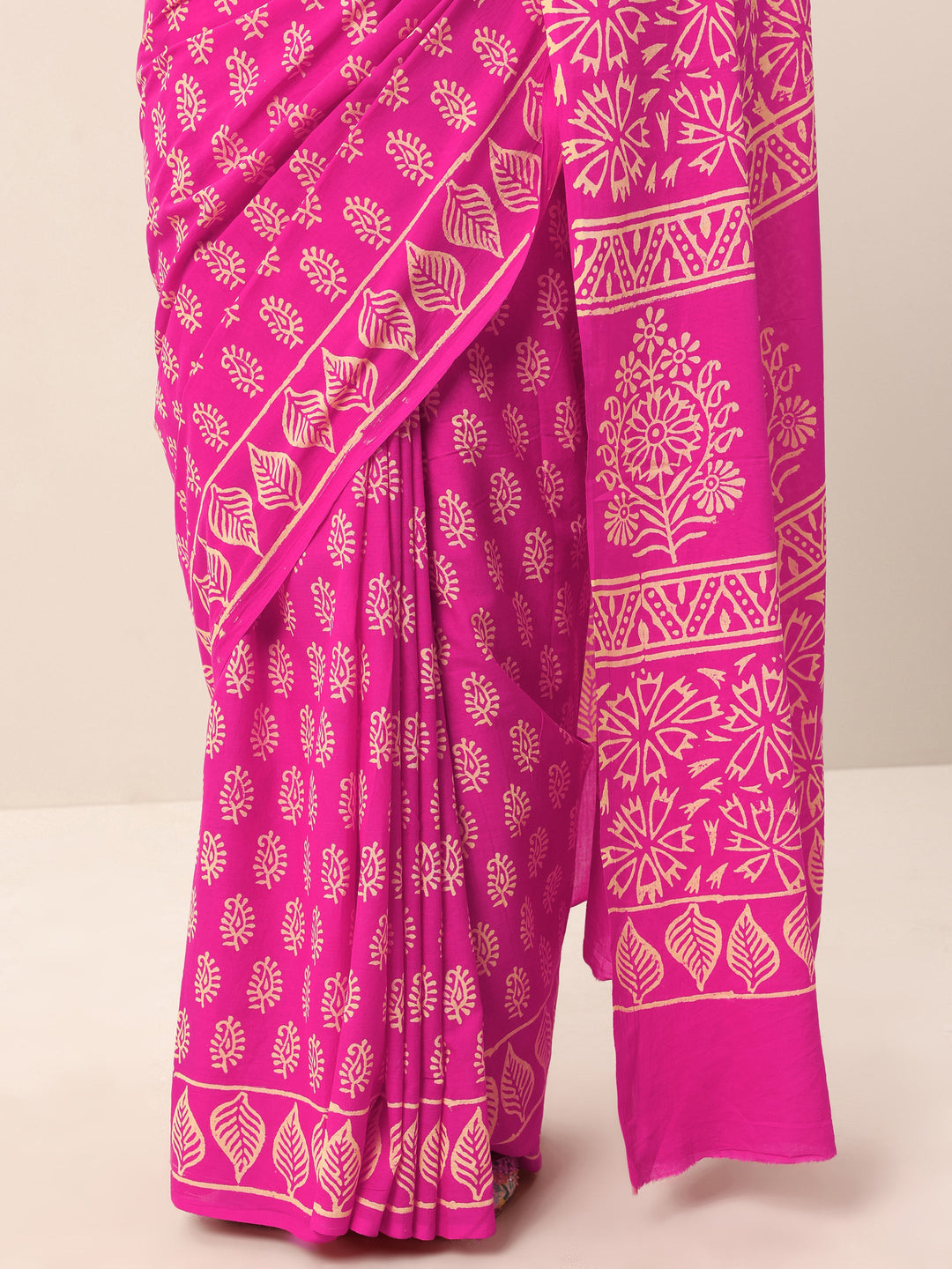Pink Printed Cotton Saree With Unstitched Blouse