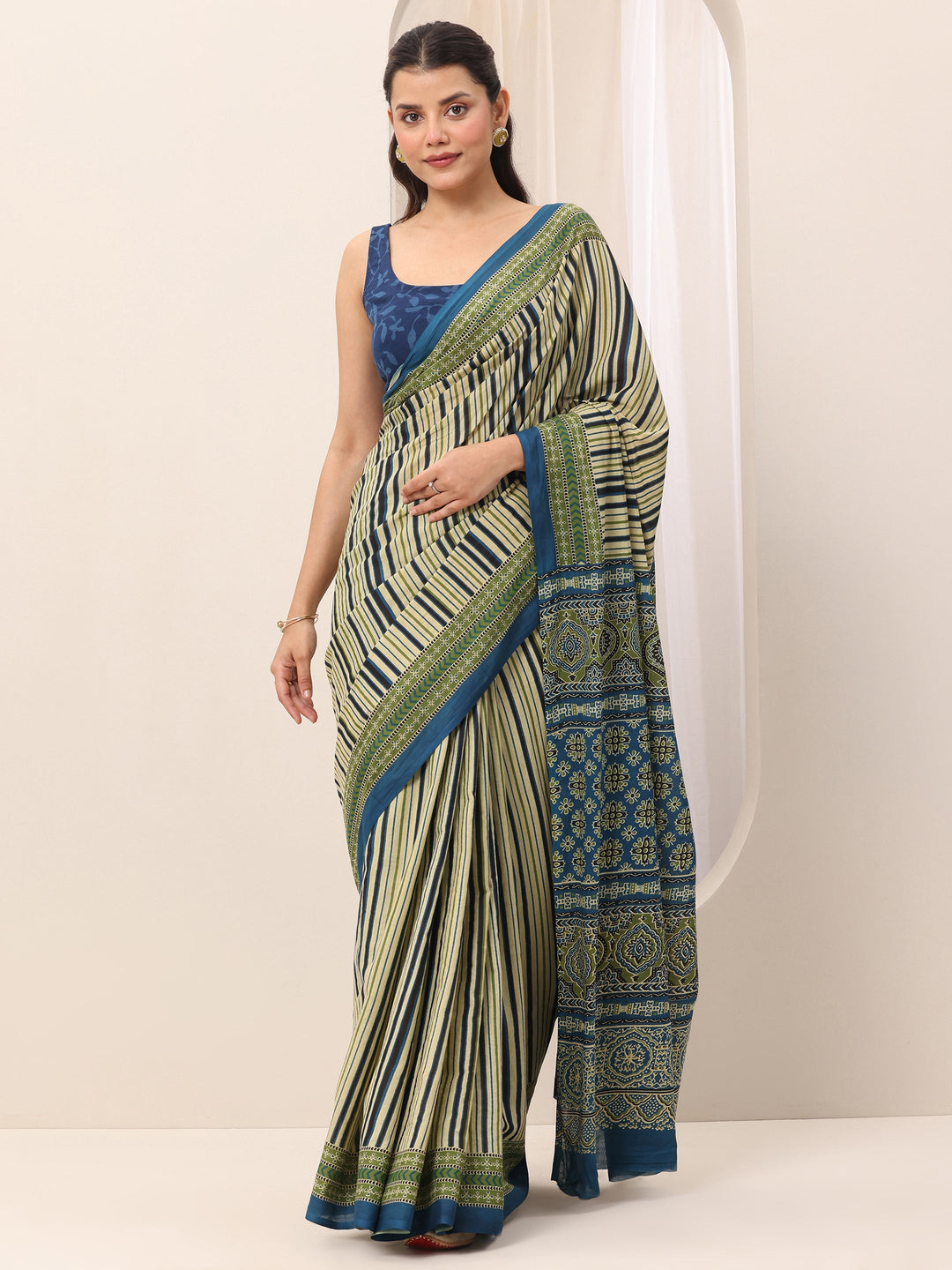 Blue Printed Cotton Saree With Unstitched Blouse