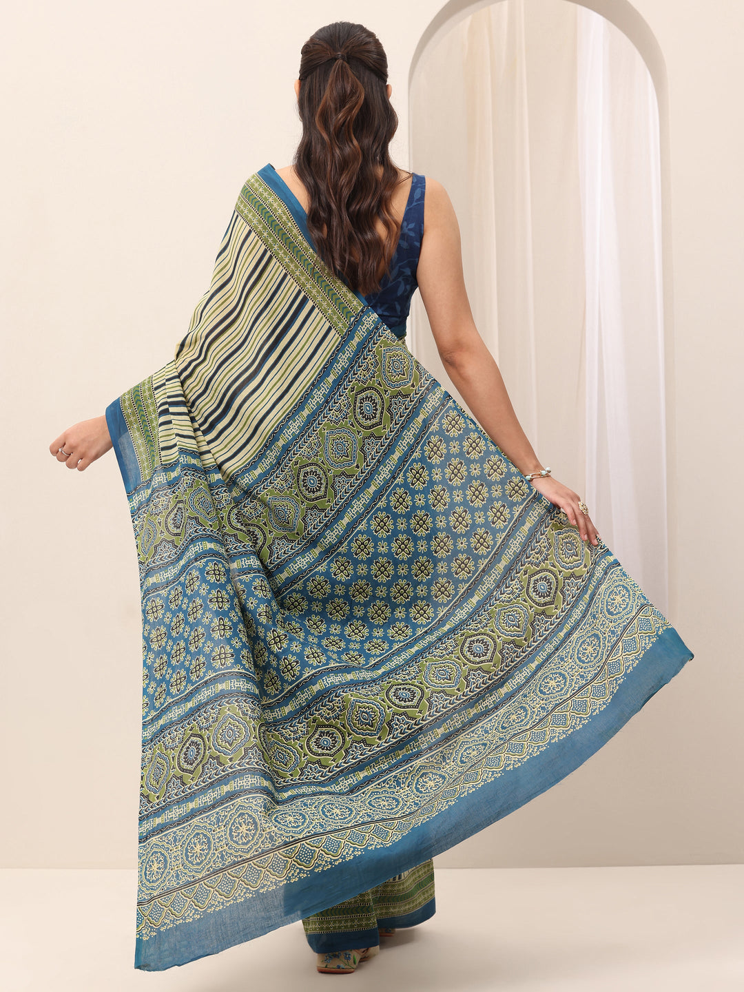 Blue Printed Cotton Saree With Unstitched Blouse