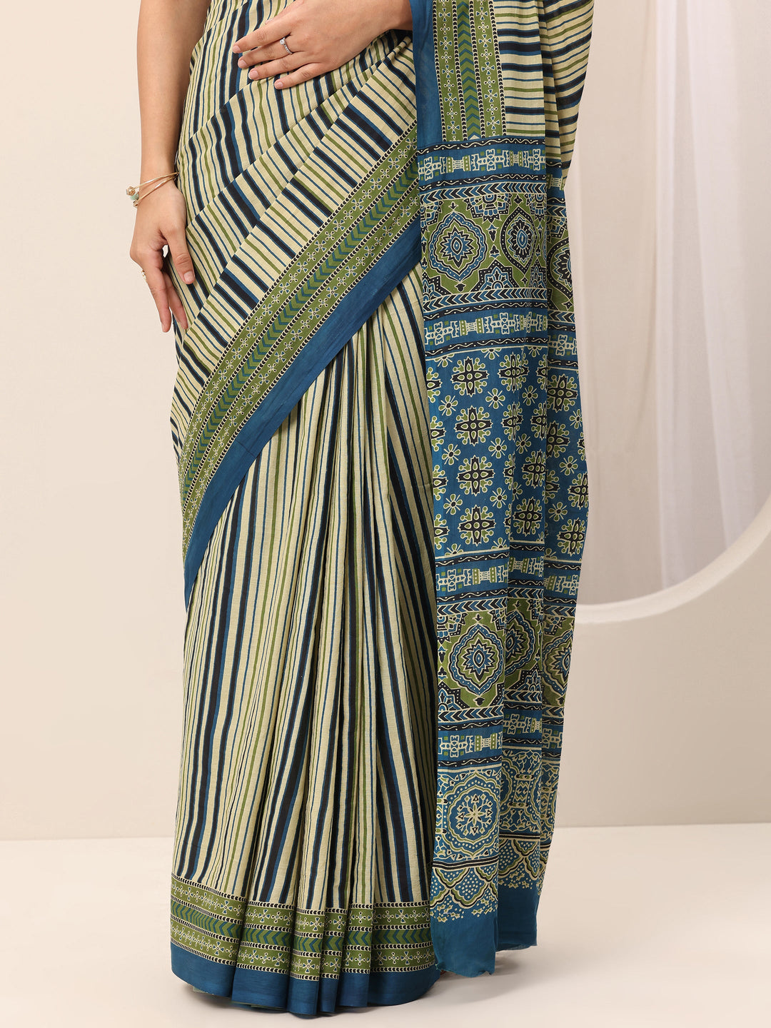 Blue Printed Cotton Saree With Unstitched Blouse
