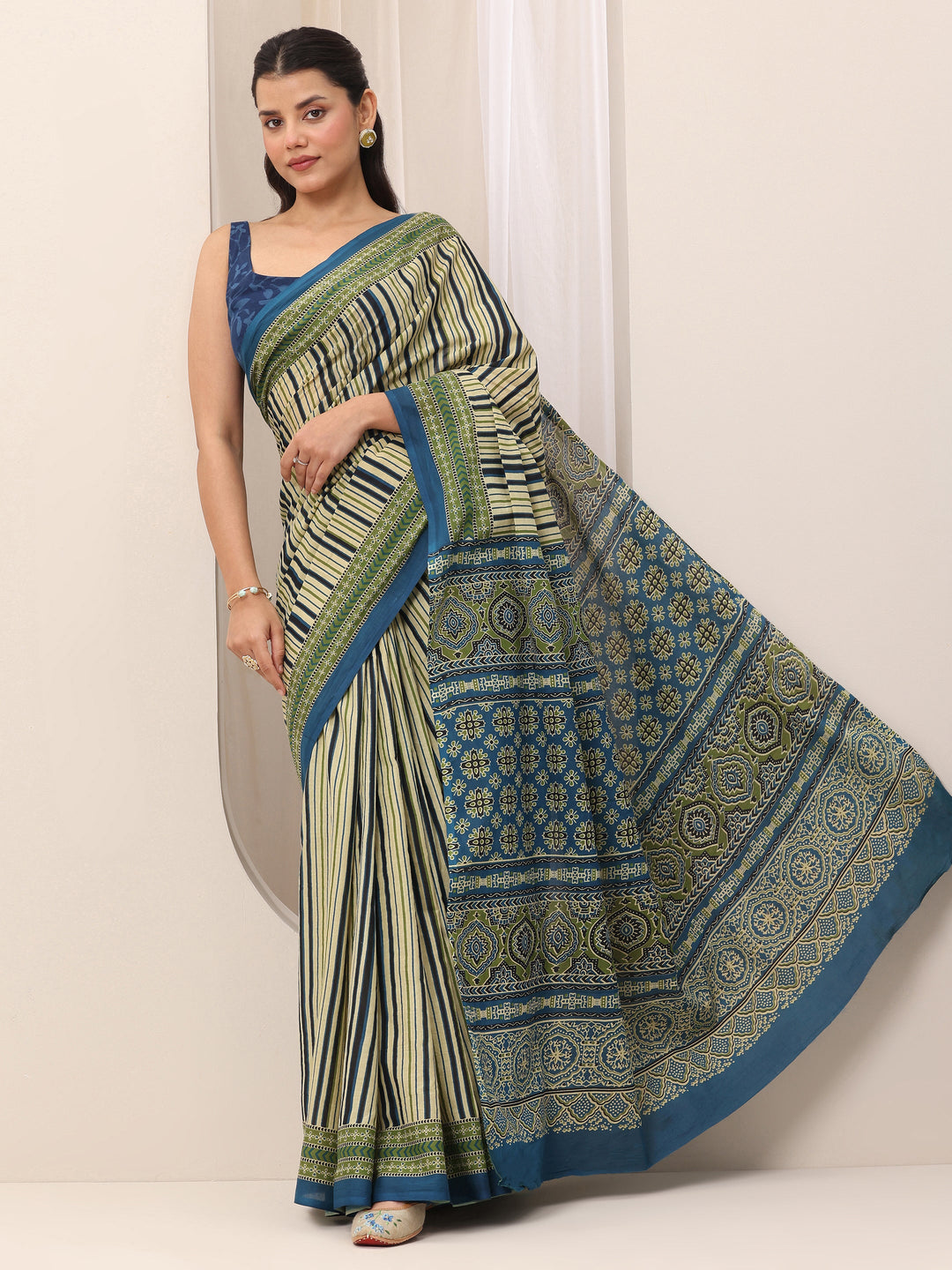 Blue Printed Cotton Saree With Unstitched Blouse