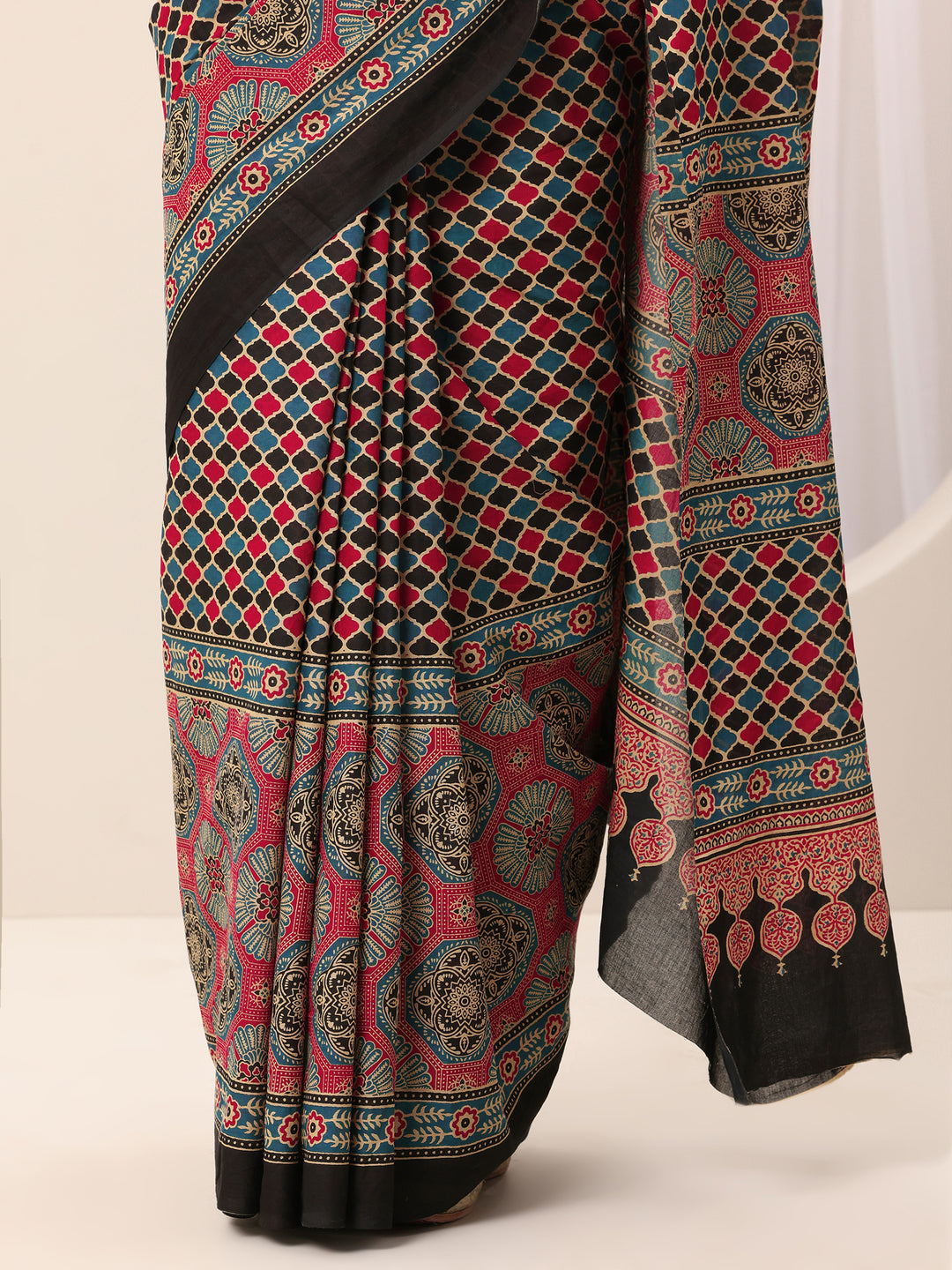 Maroon Printed Cotton Saree With Unstitched Blouse Piece