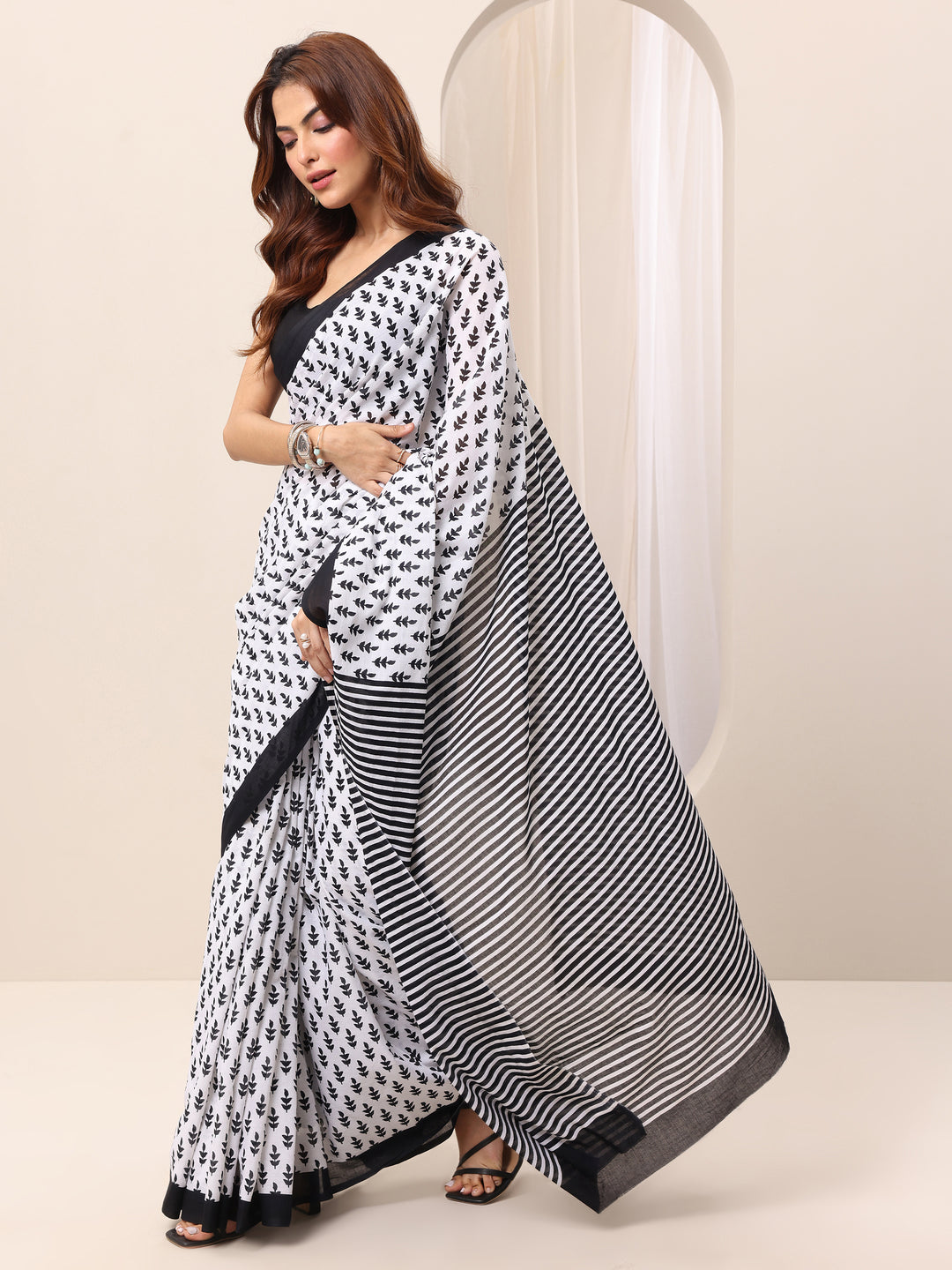 White Printed Cotton Saree With Unstitched Blouse