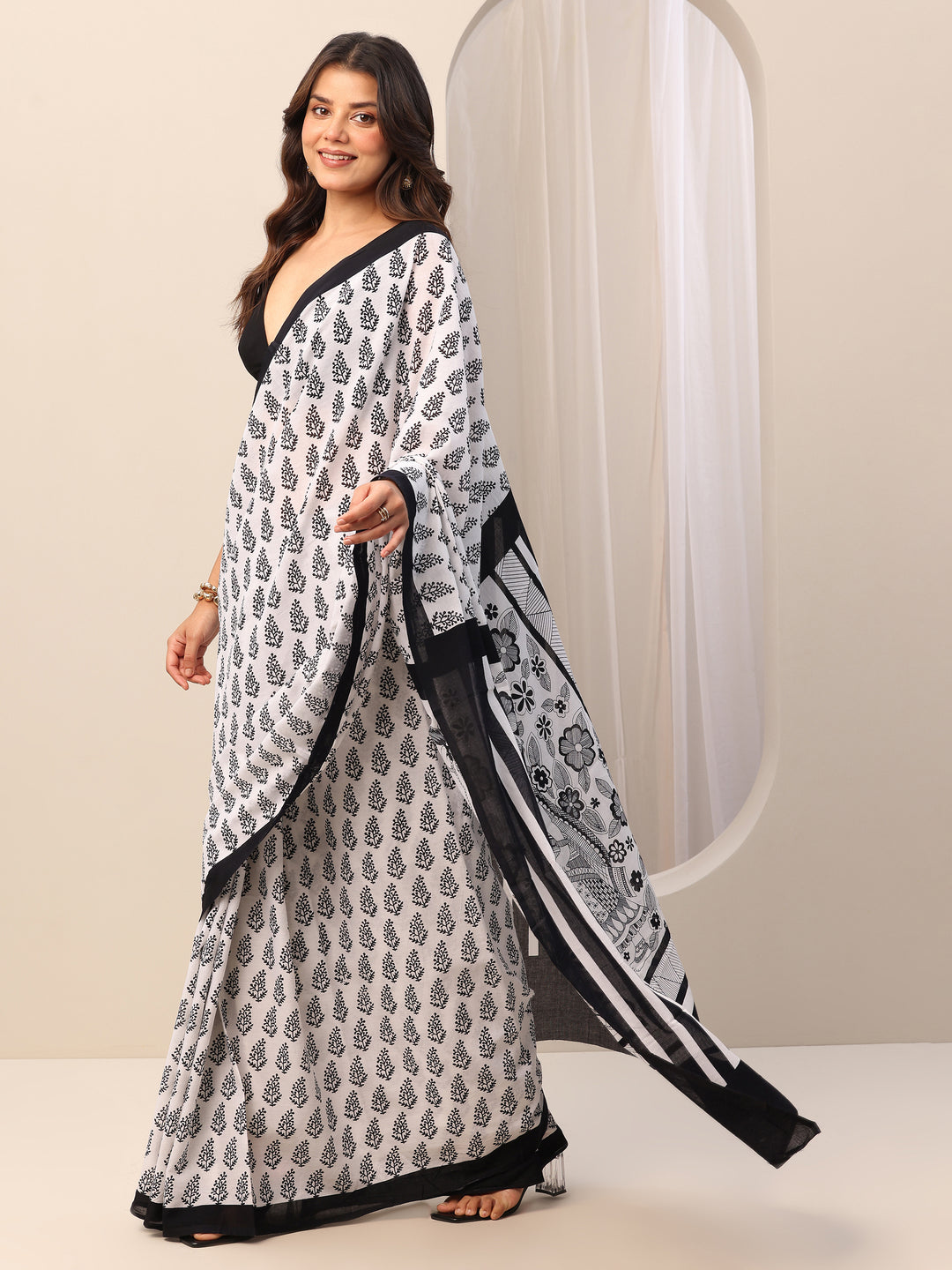 White Printed Cotton Saree With Unstitched Blouse Piece