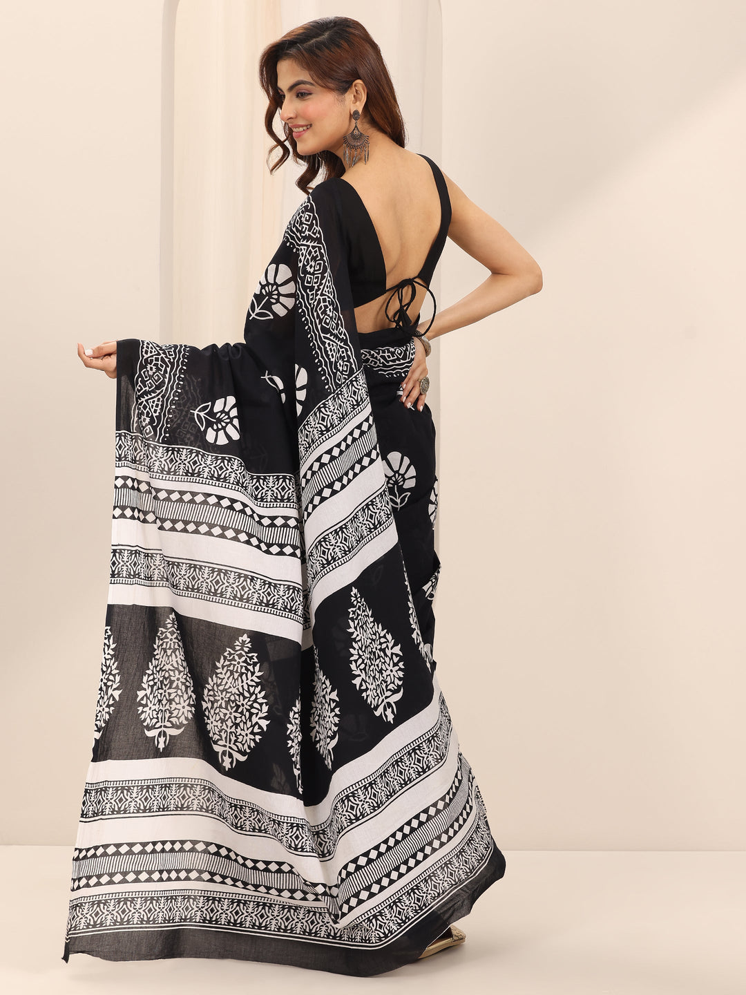 Black Printed Cotton Saree With Unstitched Blouse