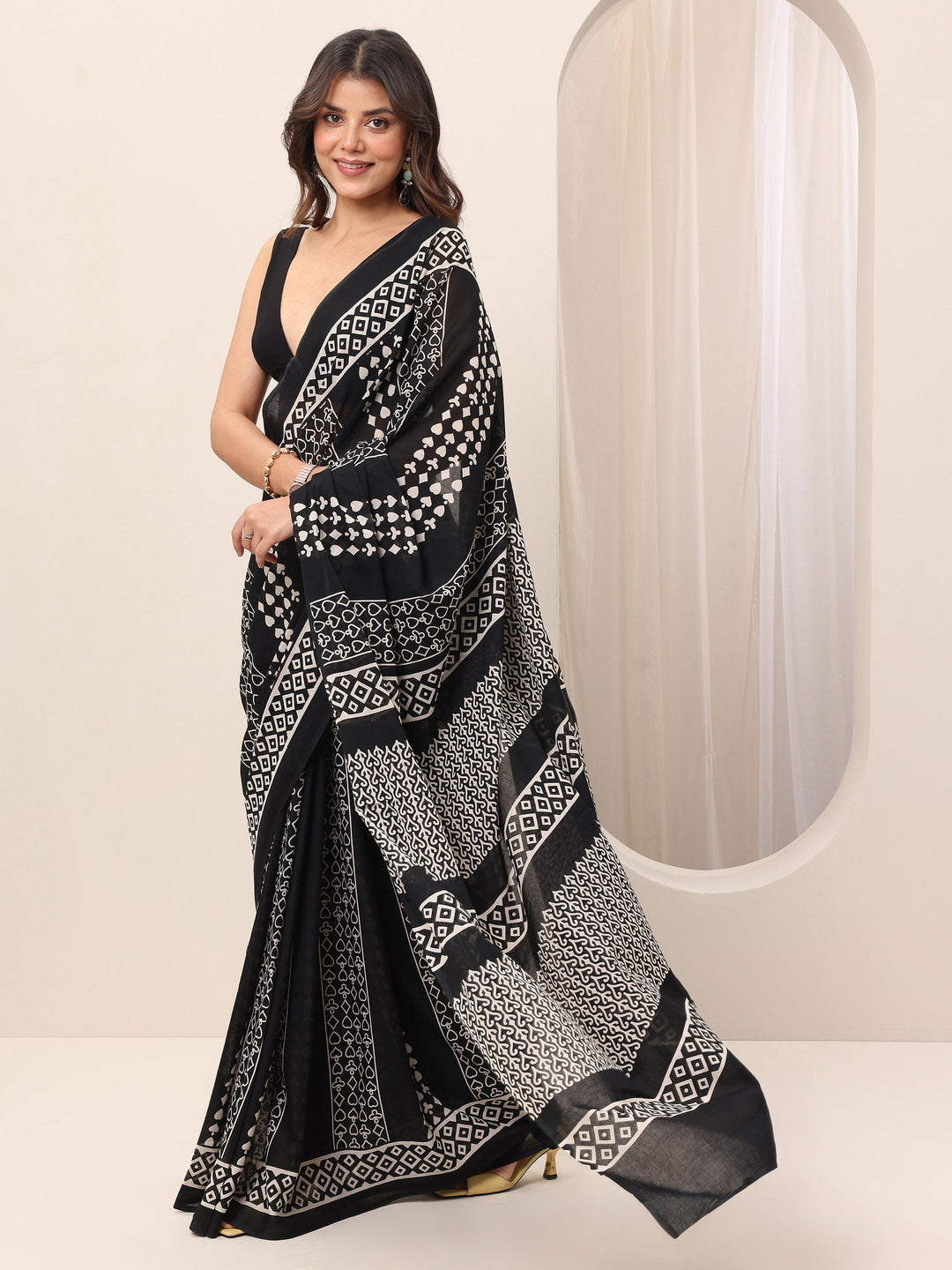Black Printed Cotton Saree With Unstitched Blouse