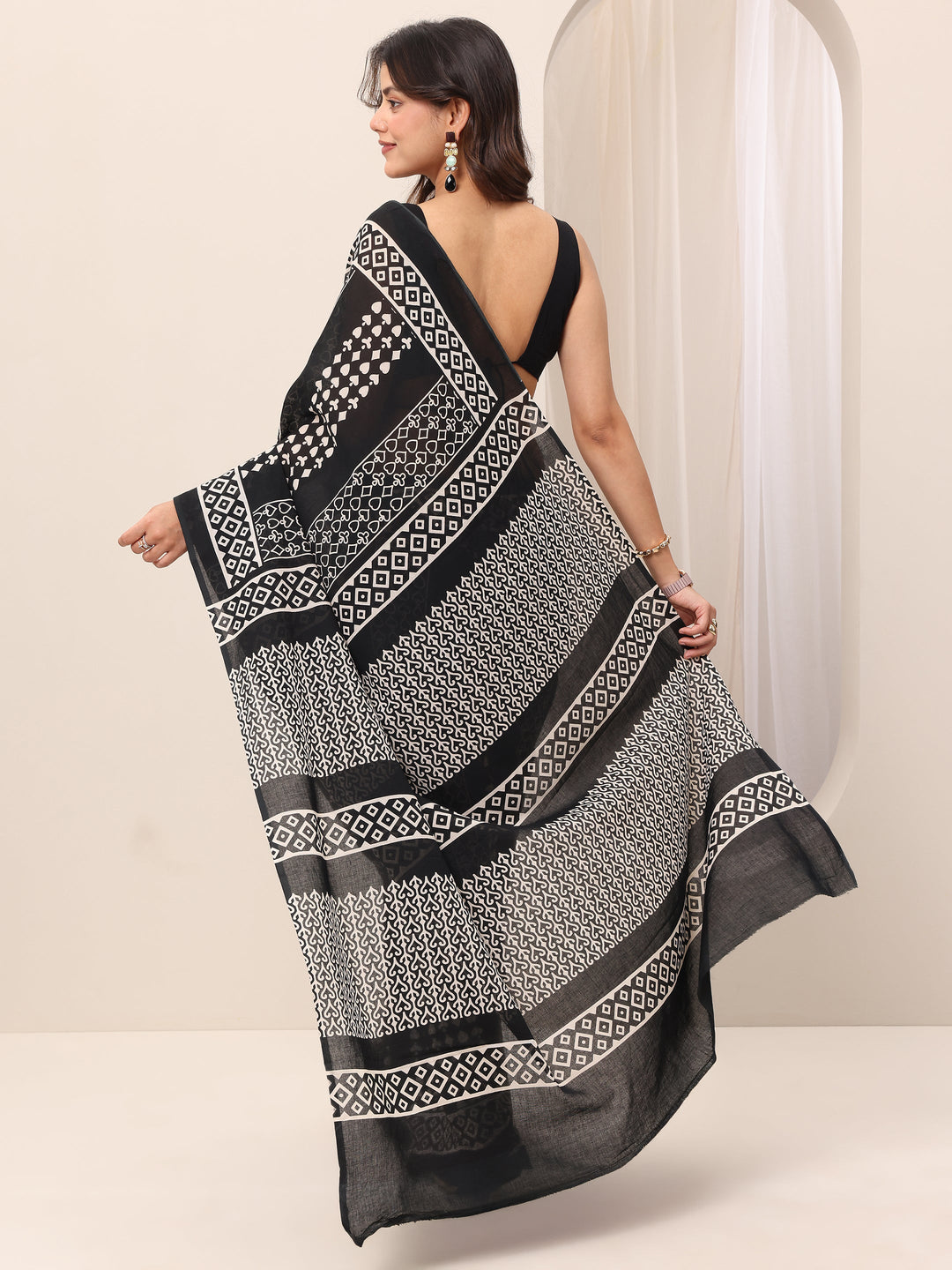 Black Printed Cotton Saree With Unstitched Blouse