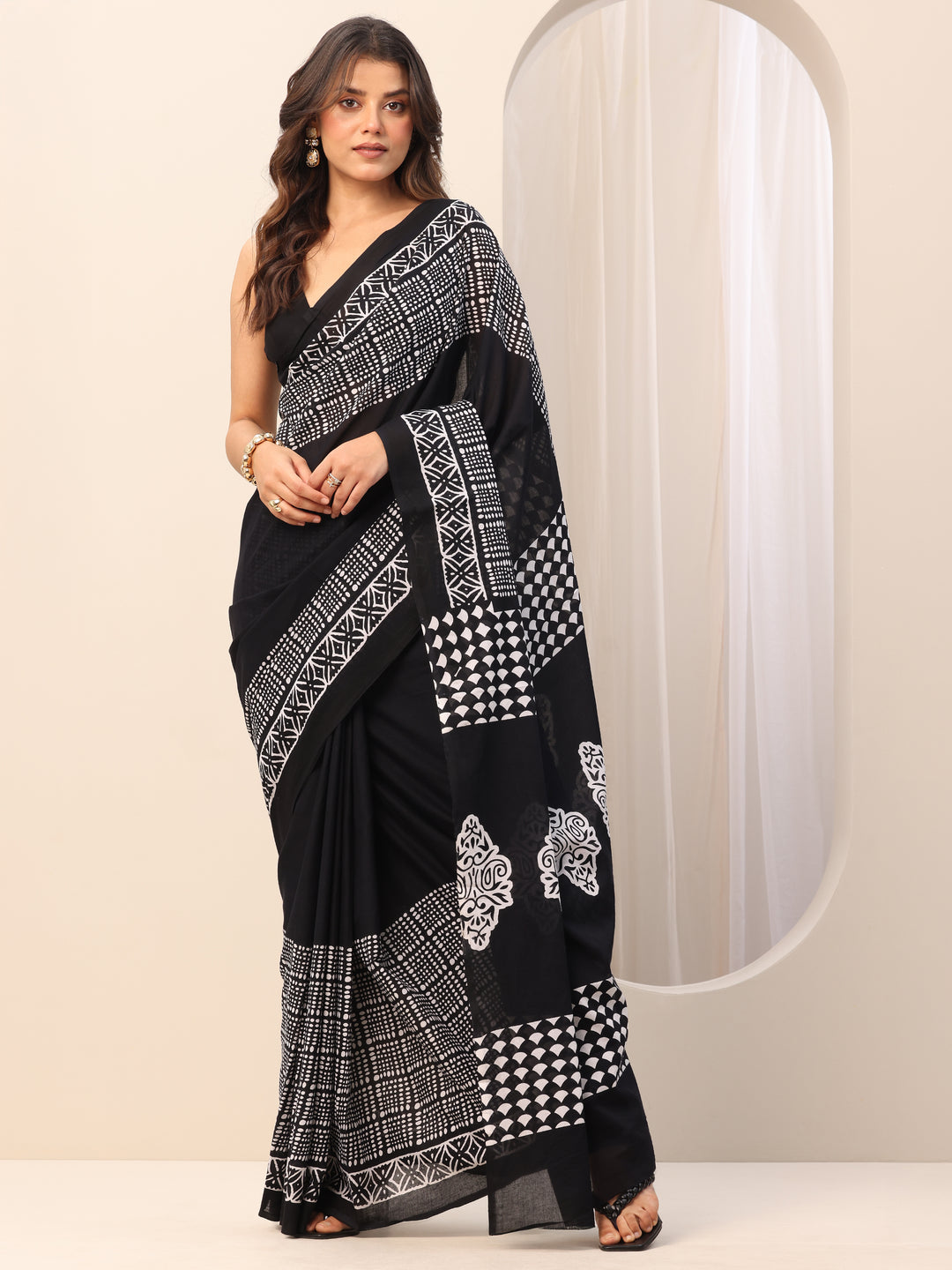 Black Printed Cotton Saree With Unstitched Blouse