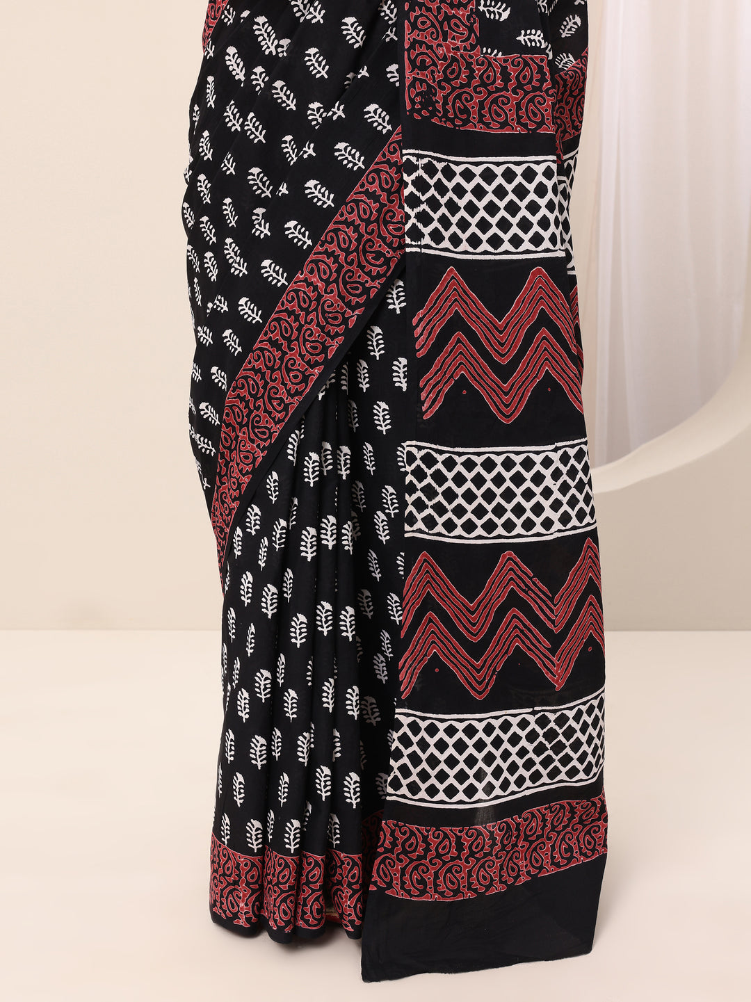 Black Printed Cotton Saree With Unstitched Blouse Piece