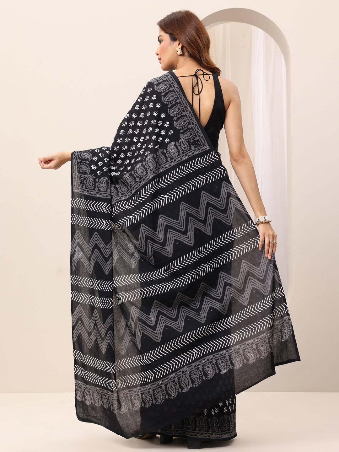 Black Printed Cotton Saree With Unstitched Blouse Piece