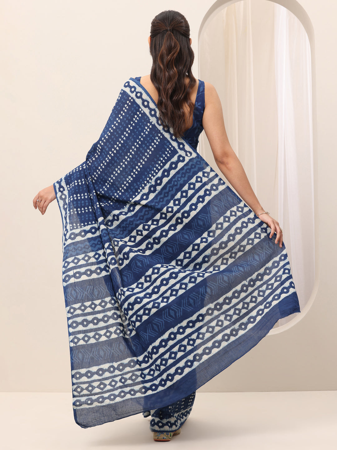 Indigo Printed Cotton Saree With Unstitched Blouse Piece