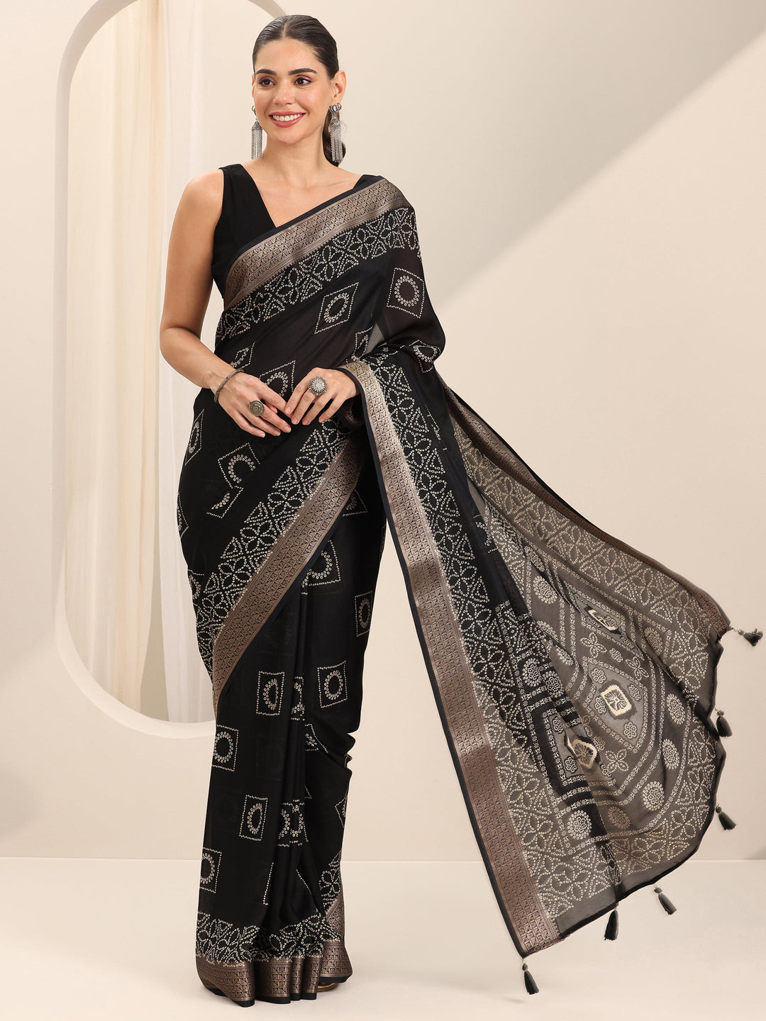 Black Printed Georgette Saree With Unstitched Blouse Piece