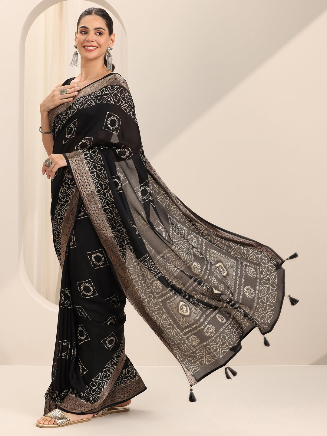 Black Printed Georgette Saree With Unstitched Blouse Piece