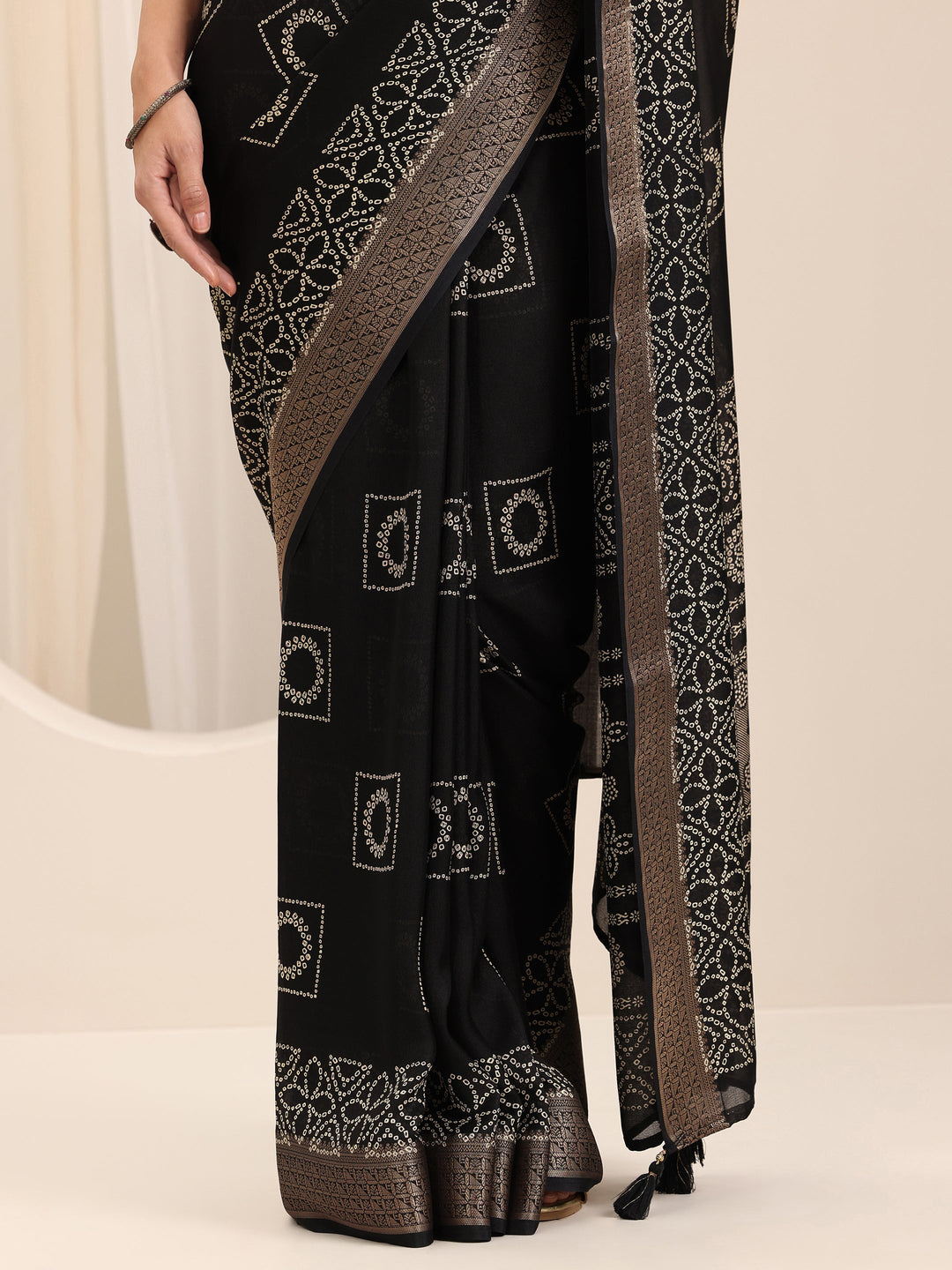 Black Printed Georgette Saree With Unstitched Blouse Piece
