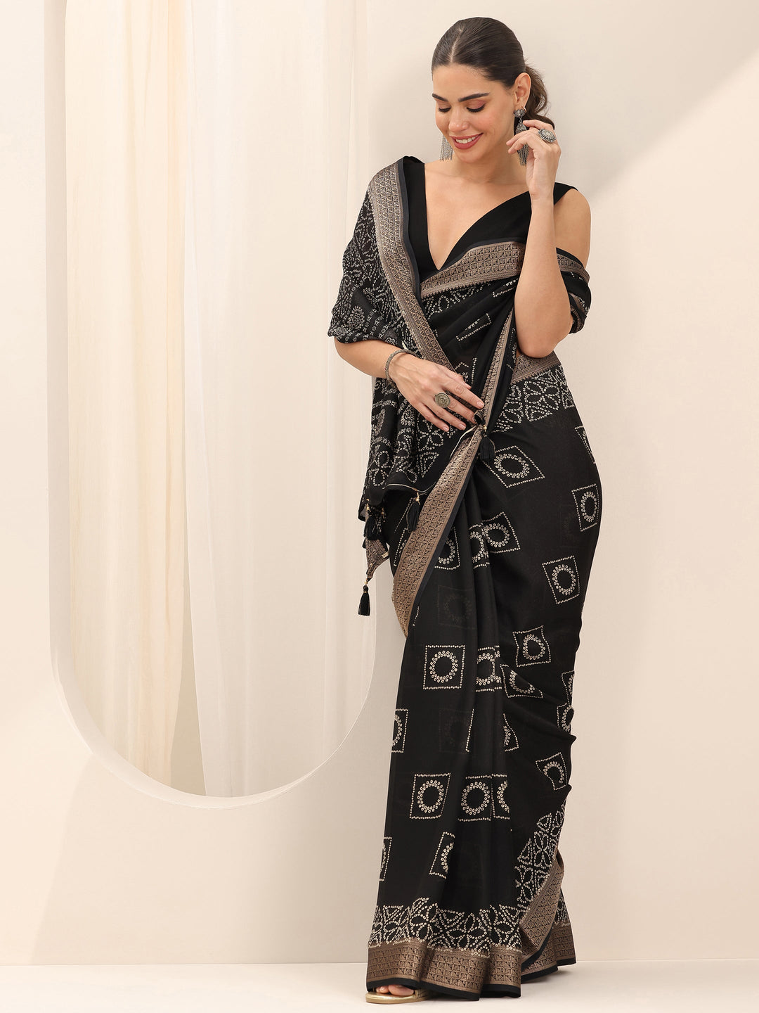 Black Printed Georgette Saree With Unstitched Blouse Piece