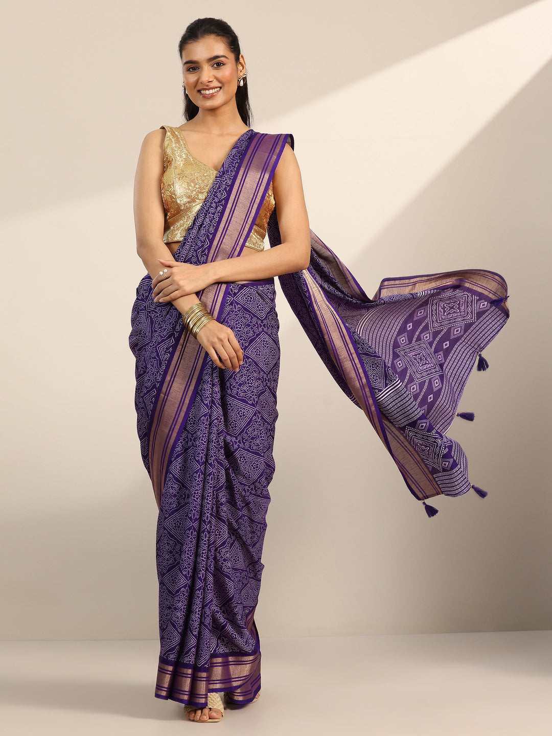 Purple Printed Silk Blend Saree With Unstitched Blouse Piece