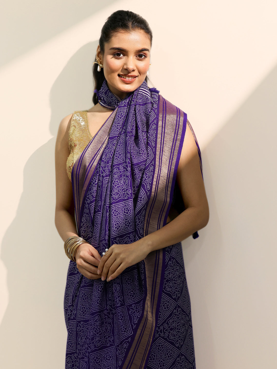 Purple Printed Silk Blend Saree With Unstitched Blouse Piece