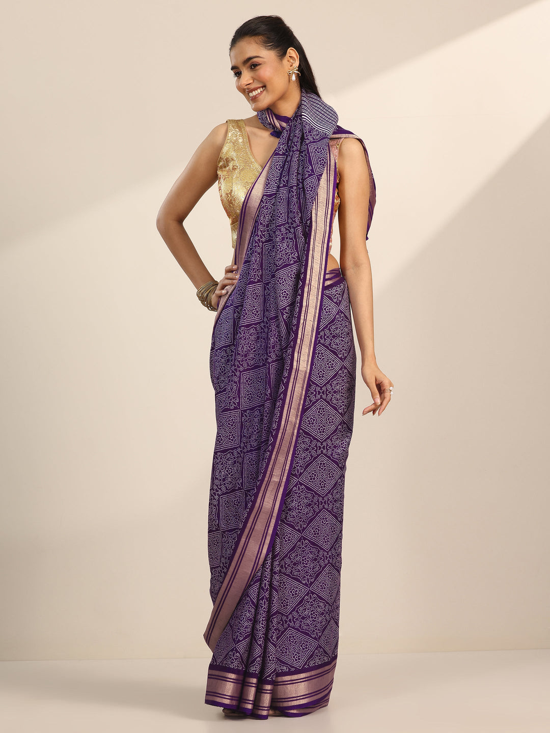 Purple Printed Silk Blend Saree With Unstitched Blouse Piece