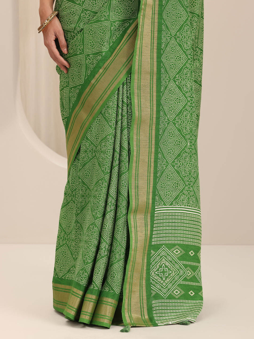 Green Printed Silk Blend Saree With Unstitched Blouse Piece