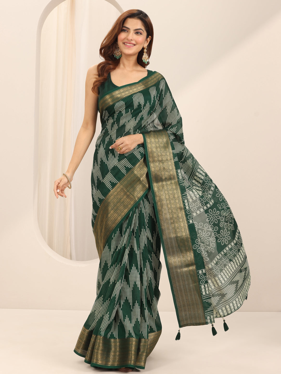 Green Printed Silk Blend Saree With Unstitched Blouse Piece