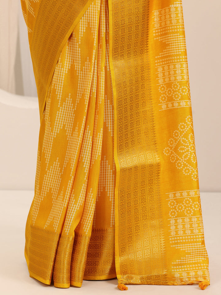 Mustard Printed Silk Blend Saree With Unstitched Blouse Piece