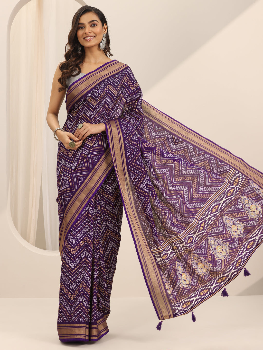 Purple Printed Silk Blend Saree With Unstitched Blouse Piece