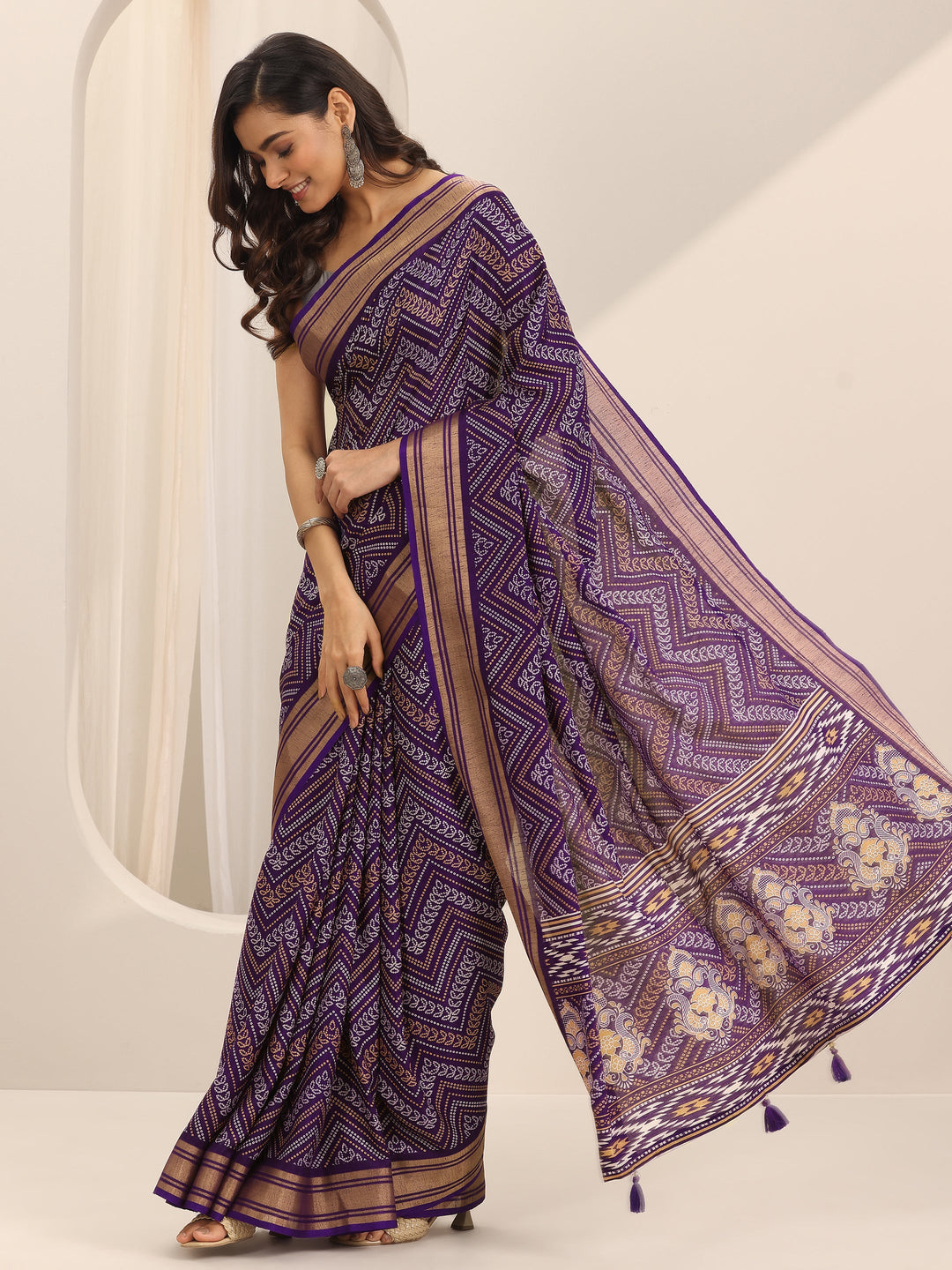 Purple Printed Silk Blend Saree With Unstitched Blouse Piece