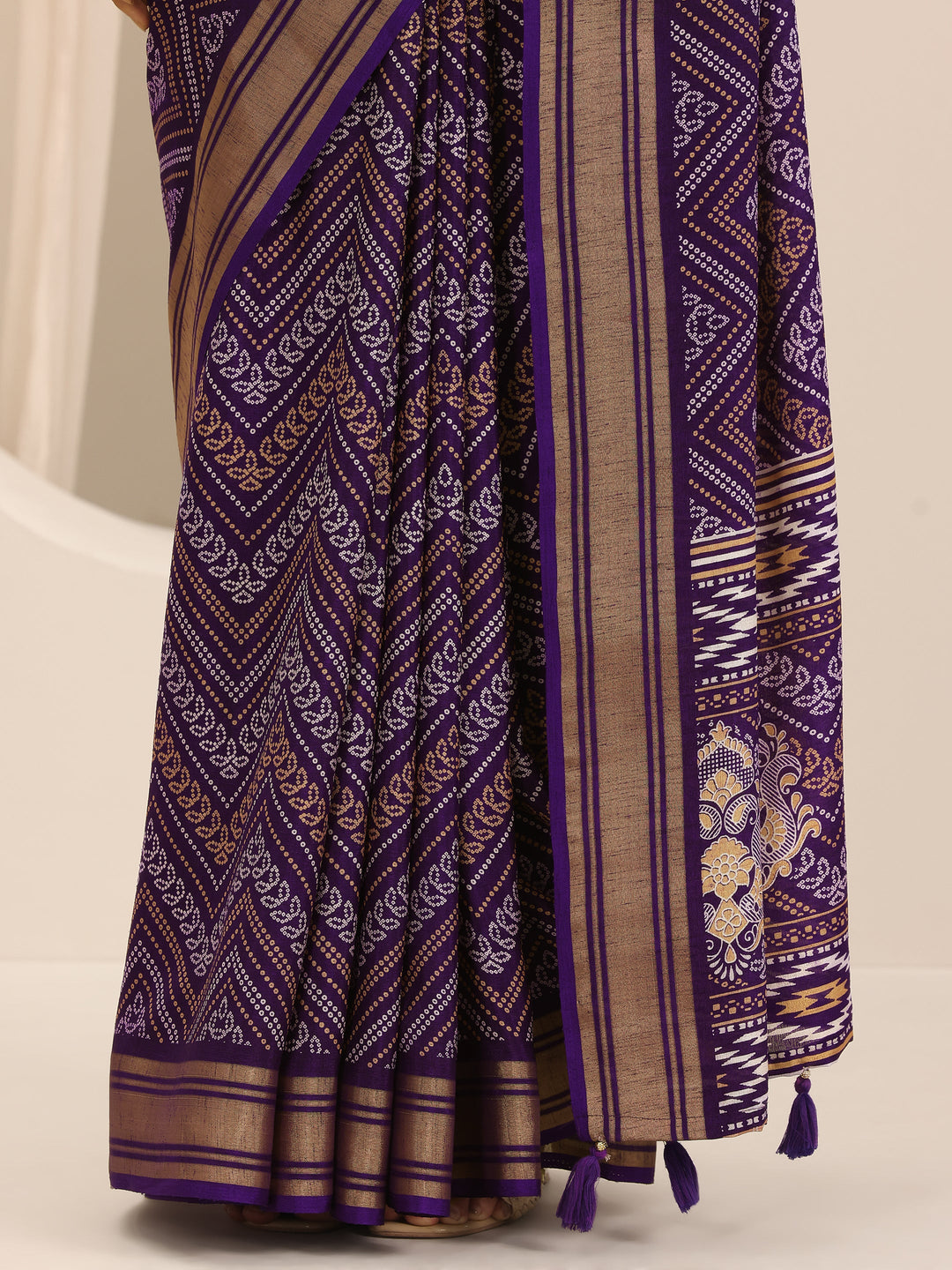 Purple Printed Silk Blend Saree With Unstitched Blouse Piece