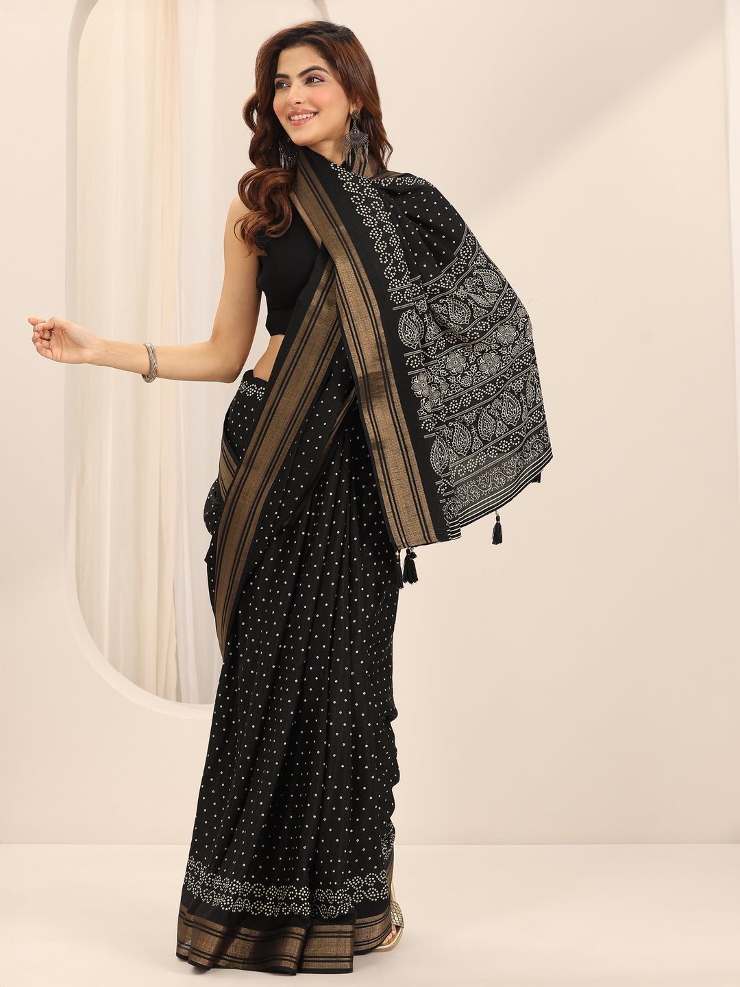 Black Printed Silk Blend Saree With Unstitched Blouse Piece