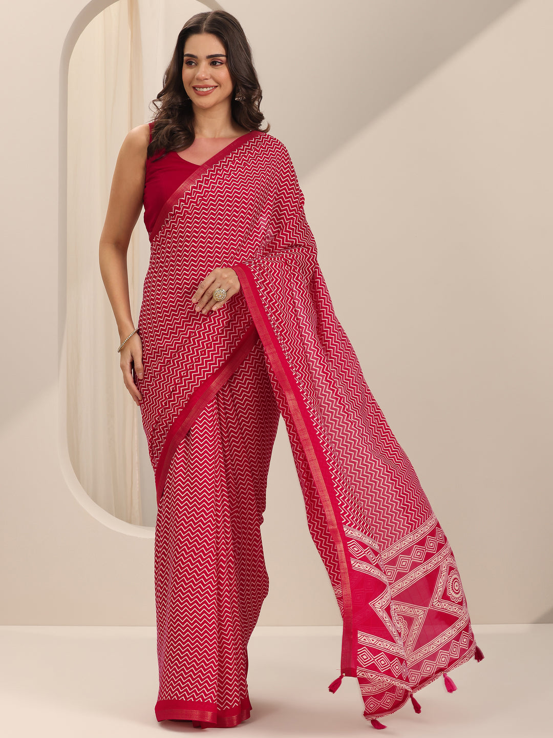 Red Printed Georgette Saree With Unstitched Blouse Piece