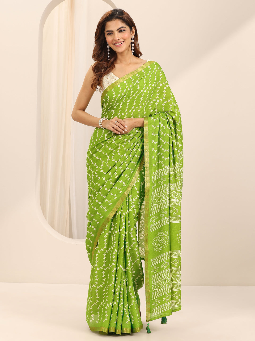 Light Green Printed Georgette Saree With Unstitched Blouse Piece