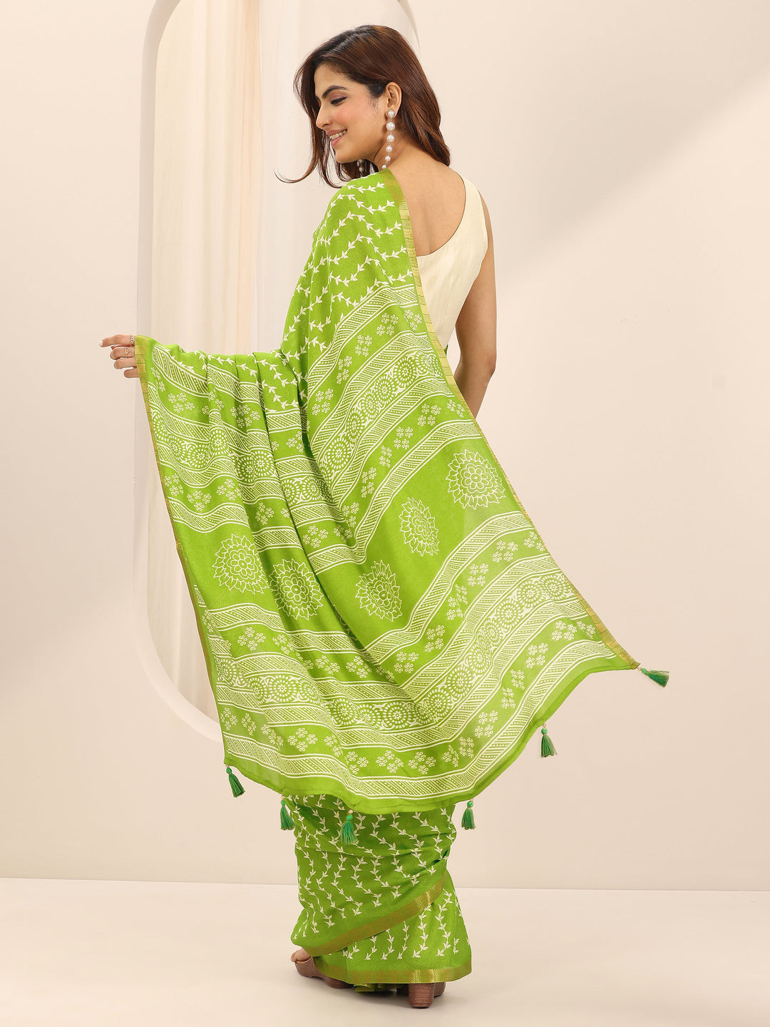 Light Green Printed Georgette Saree With Unstitched Blouse Piece