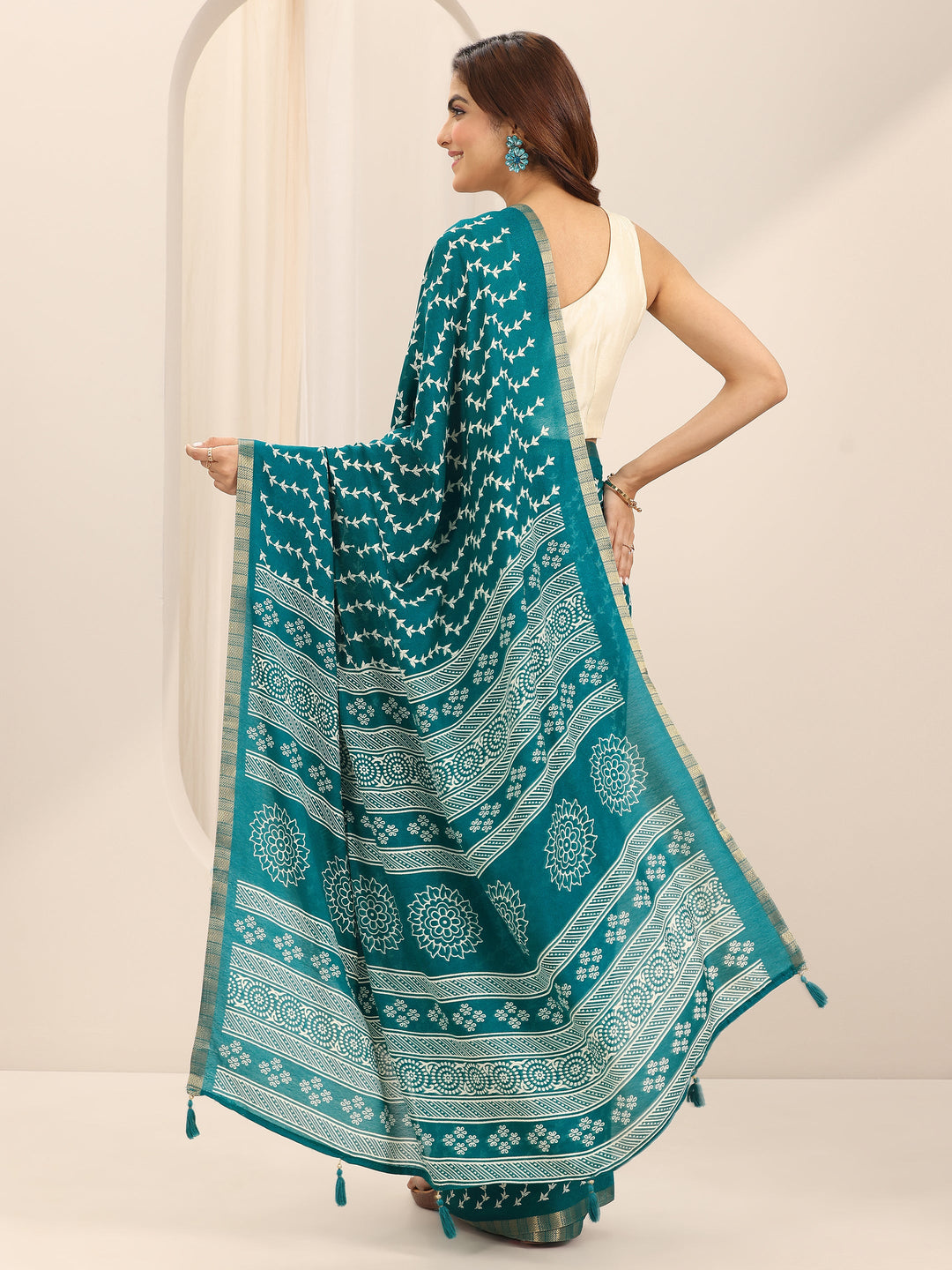 Teal Printed Georgette Saree With Unstitched Blouse Piece