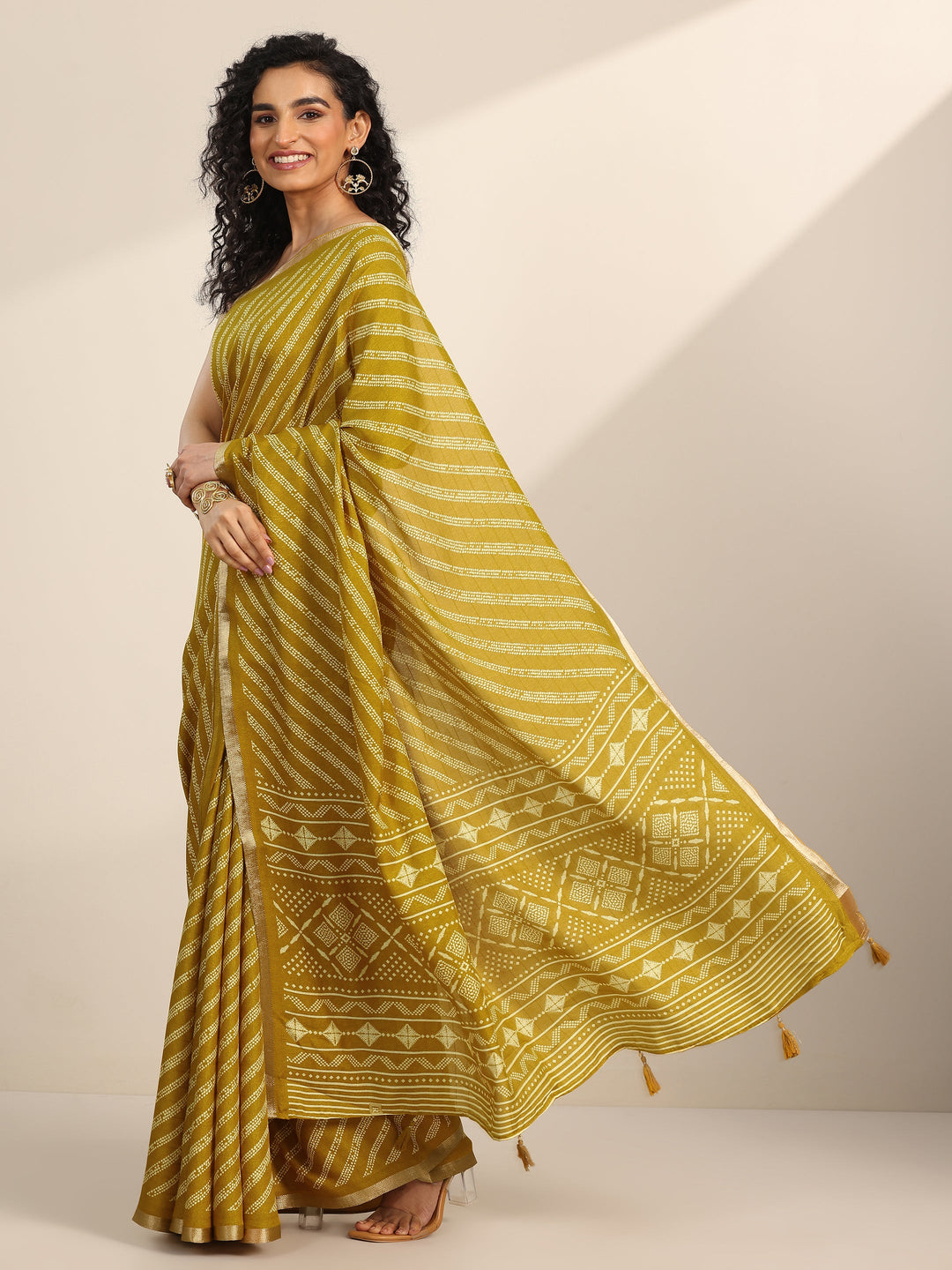 Mustard Printed Georgette Saree With Unstitched Blouse Piece