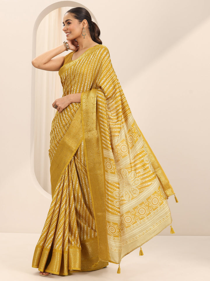 Mustard Printed Silk Blend Saree With Unstitched Blouse Piece