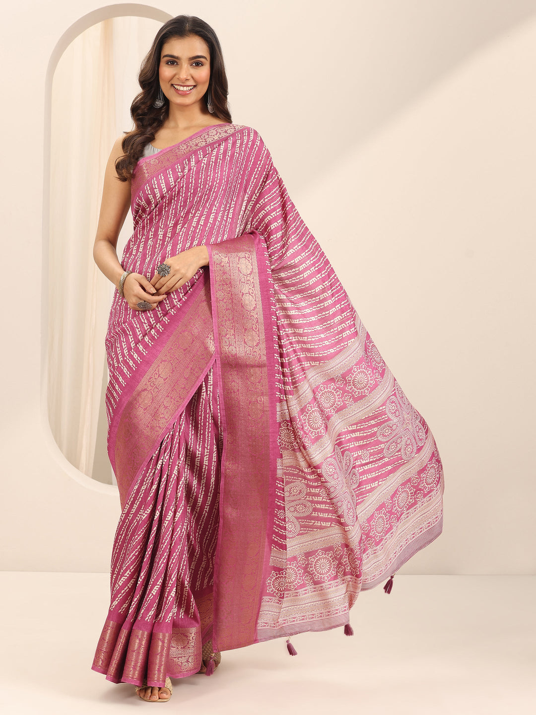 Pink Printed Silk Blend Saree With Unstitched Blouse Piece