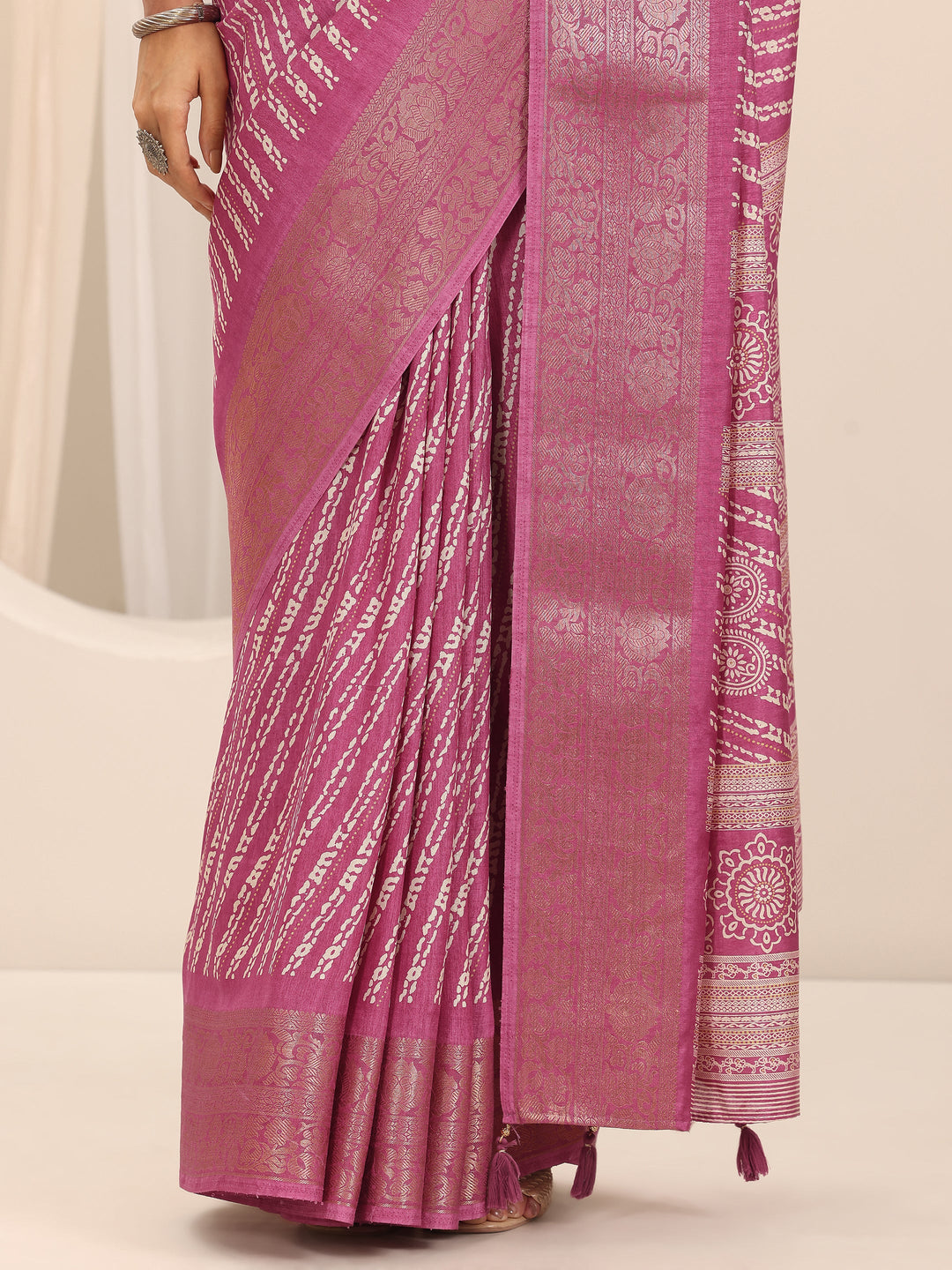 Pink Printed Silk Blend Saree With Unstitched Blouse Piece