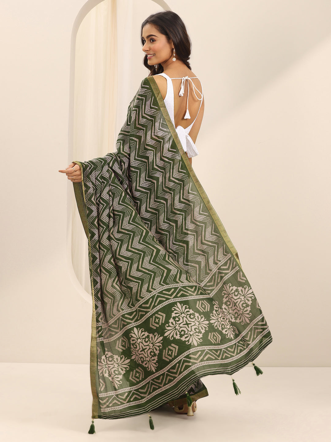 Green Printed Georgette Saree With Unstitched Blouse Piece