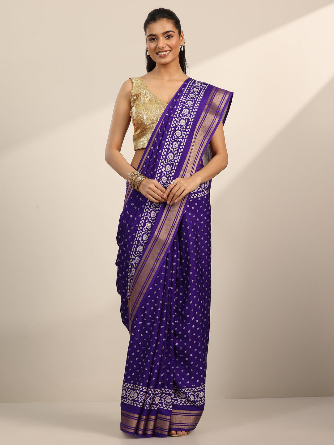 Purple Printed Silk Blend Saree With Unstitched Blouse Piece