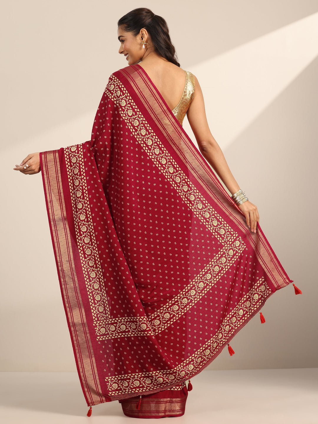 Red Printed Silk Blend Saree With Unstitched Blouse Piece
