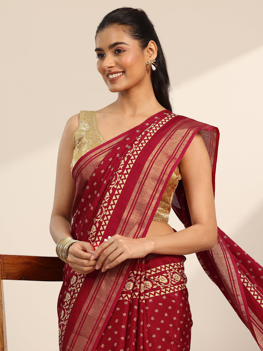 Red Printed Silk Blend Saree With Unstitched Blouse Piece