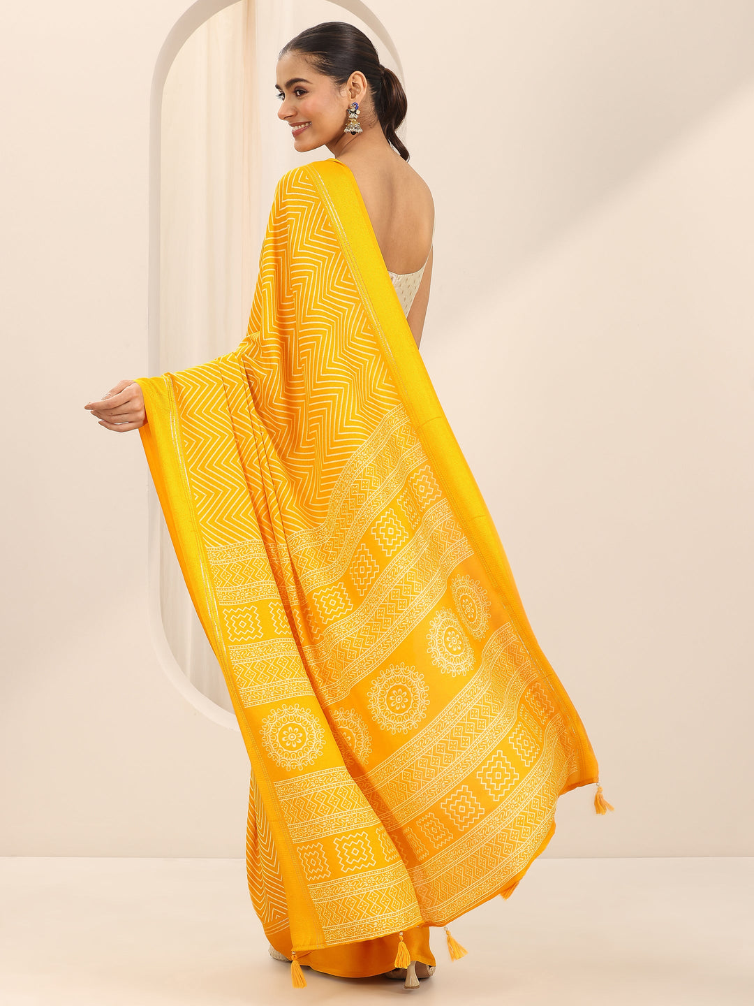 Mustard Printed Georgette Saree With Unstitched Blouse Piece